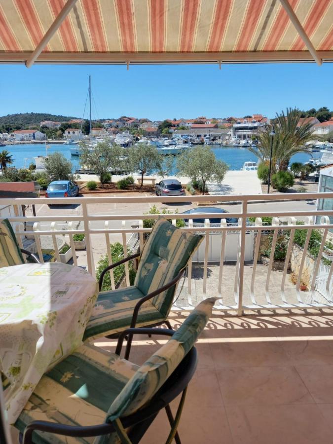 Apartman Rebeka イェゼラ エクステリア 写真
