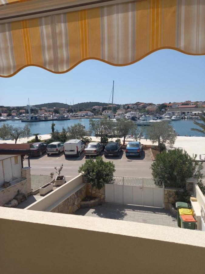 Apartman Rebeka イェゼラ エクステリア 写真